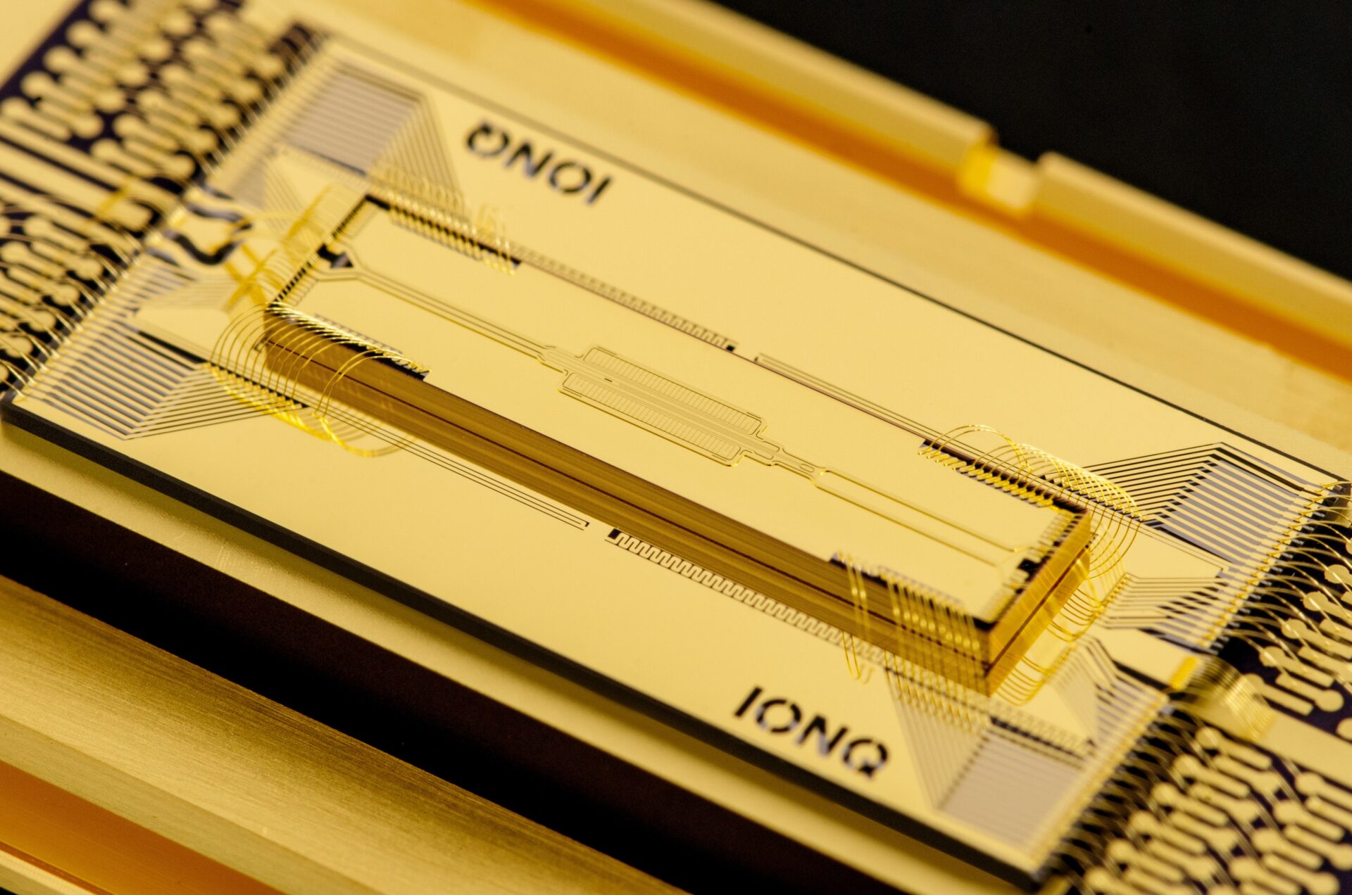 Trapped-ion chains – Quantinuum, IonQ